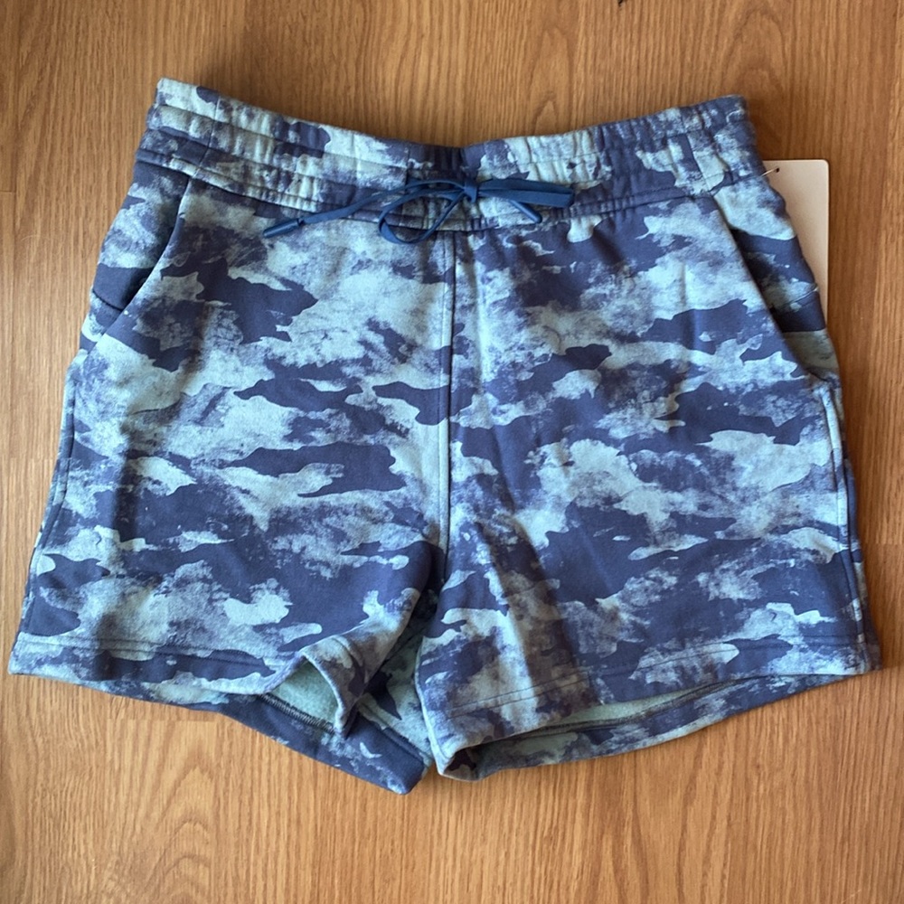 ❤️ Lululemon Loungeful Blue Camo Shorts Size 6 NWT